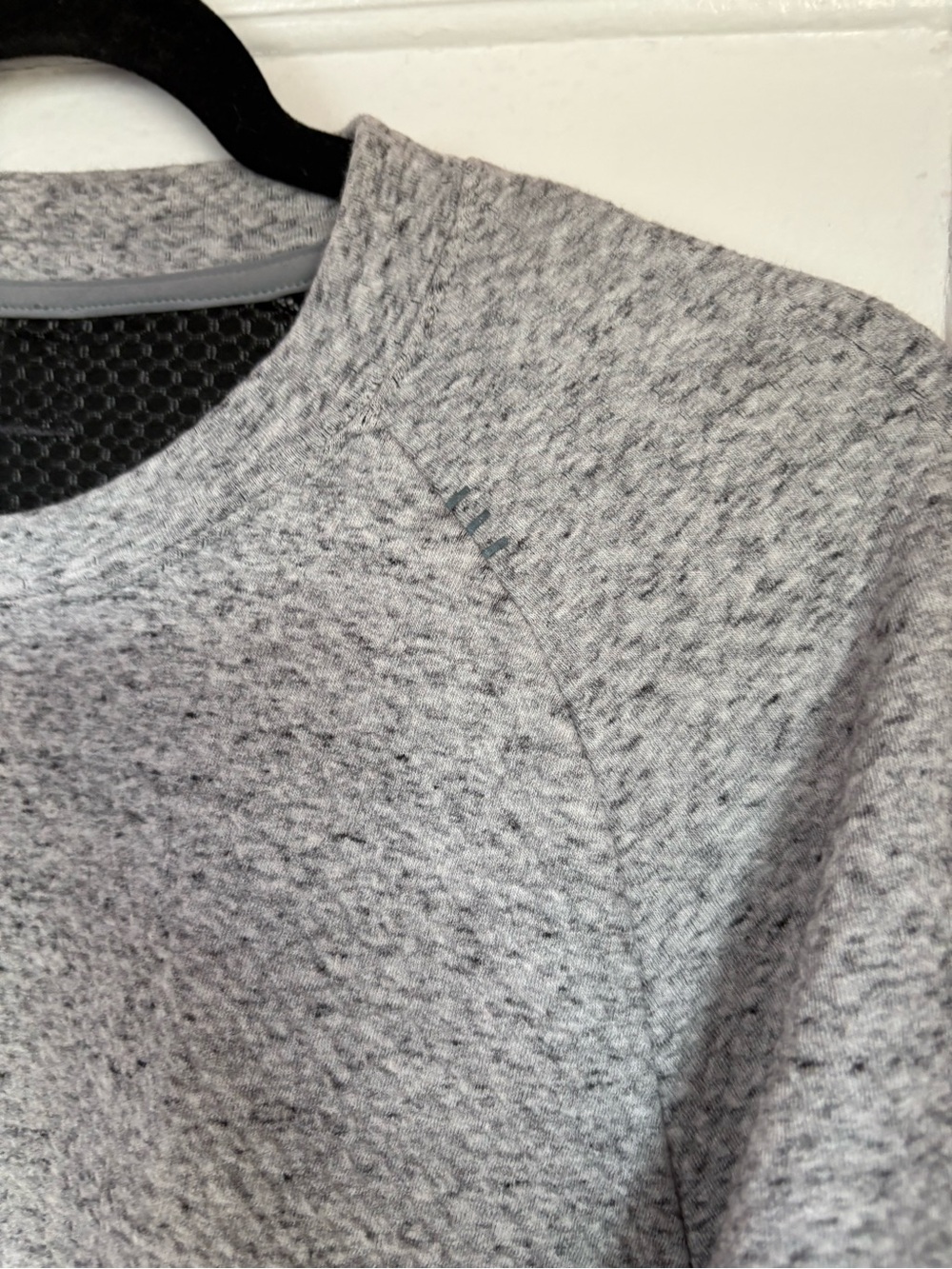 Lululemon Men’s At Ease Crew Neck Sweatshirt Heathered Grey Textured Size M - Picture 6 of 9